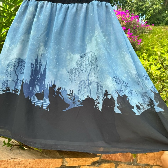 RARE - Disney Cinderella with a Castle on Background, Off-Shoulder XL Dress - Picture 5 of 11